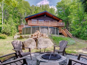 4br cottage nature pool fireplace